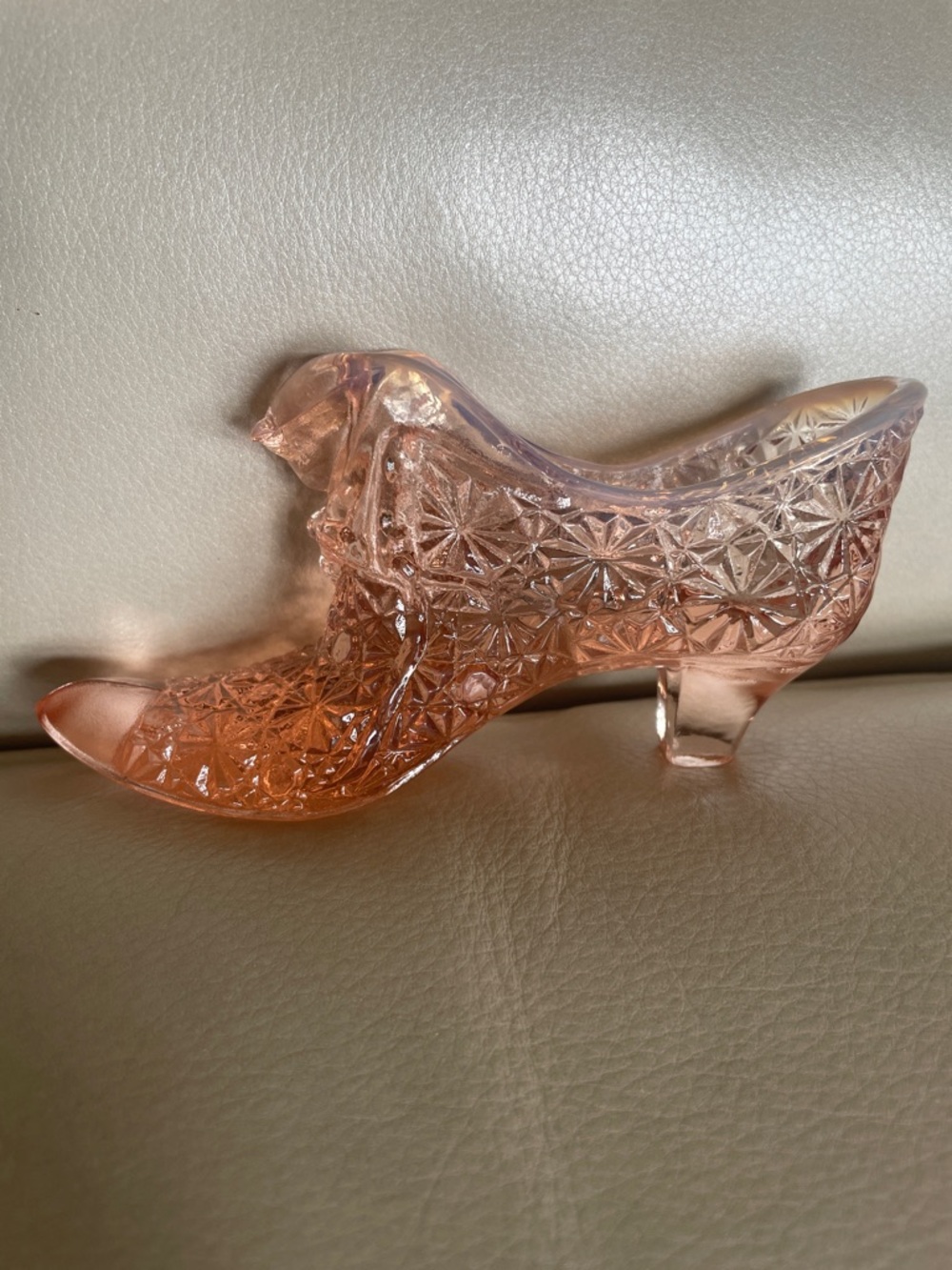 Fenton Peach Opalescent Daisy and Button Cat Head Slipper". - Picture 5 of 11